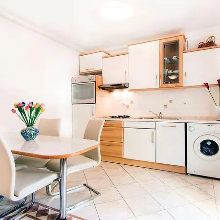 Lara Gortanova Bay Pula