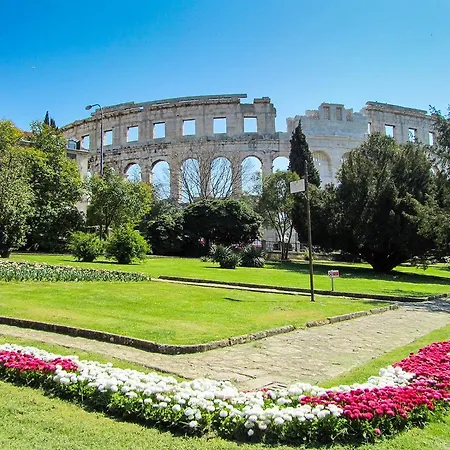 Lara Gortanova Bay Lägenhet