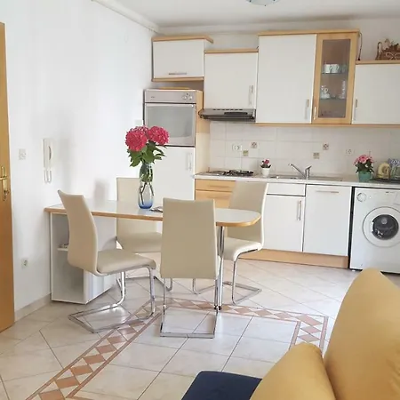 Apartment Lara Gortanova Bay *