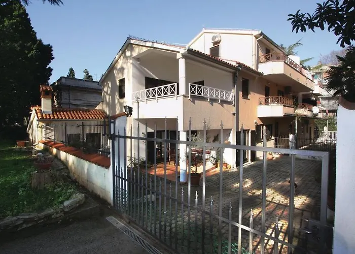 Apartment Lara Gortanova Bay *